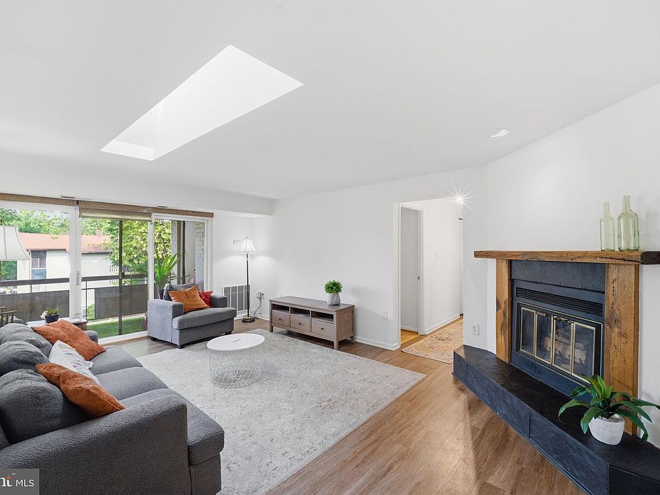 1st image of 2845 Windsor Dr APT 303