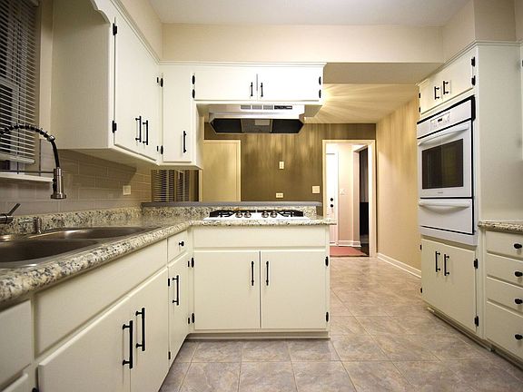 3rd image of 3133 W 101st Pl