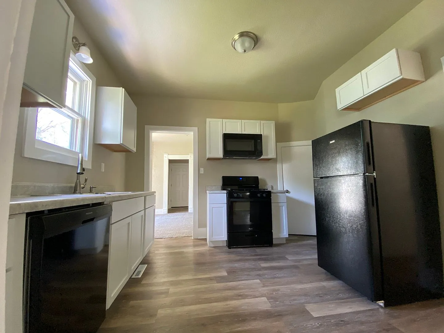 Newly Remodeled 2 Bedroom 1 Bath Home — Photo 4