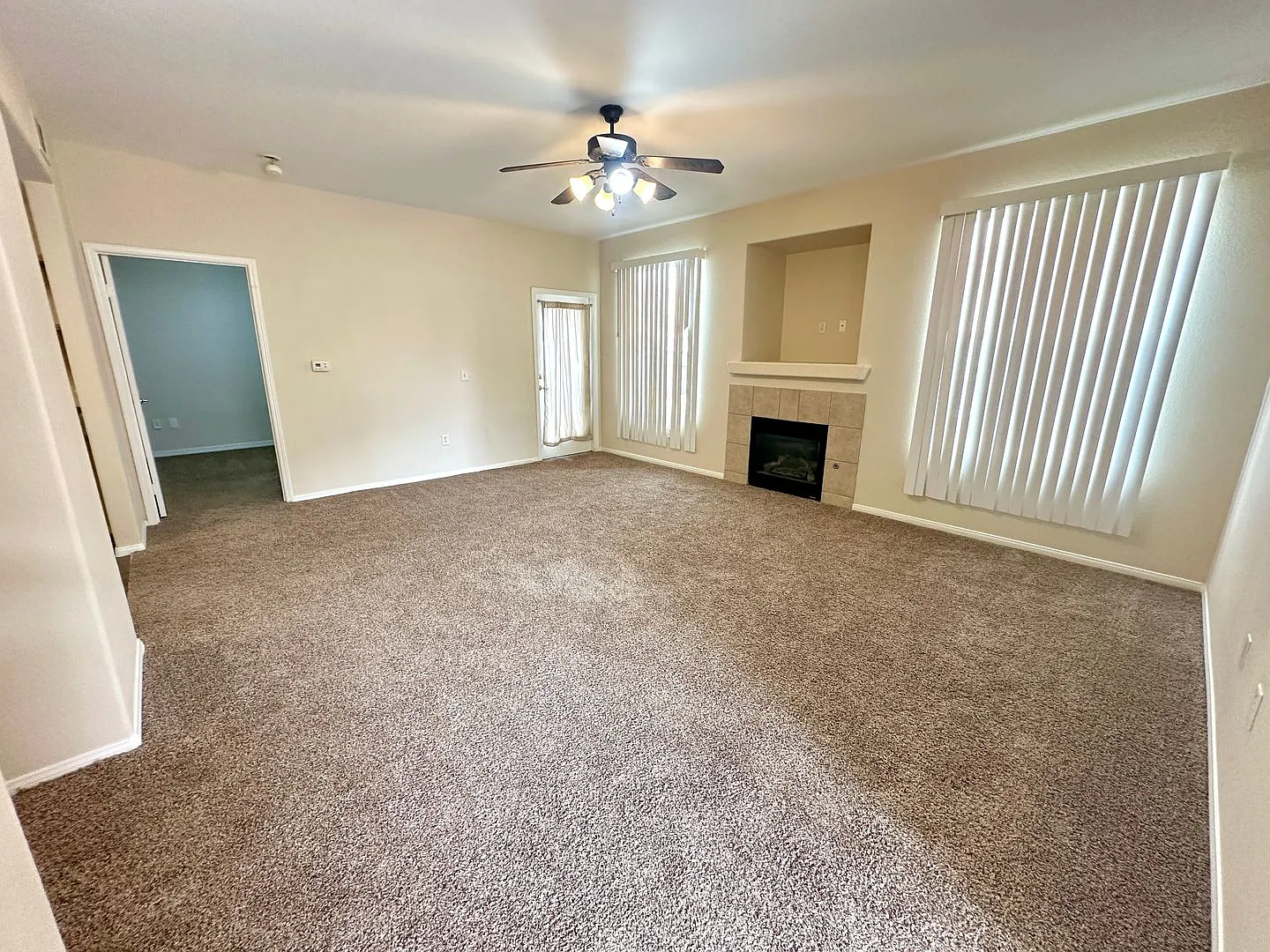 9975 Peace Way Building 19 Unit#1136, Las Vegas, Nevada 89147 — Photo 4