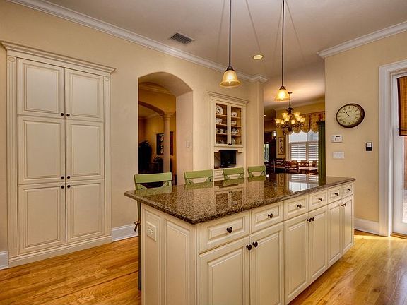 2nd image of 4002 Calle Delfin Ct
