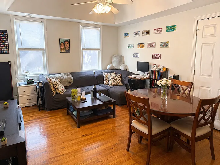 136 W 7th St #2 — Photo 2