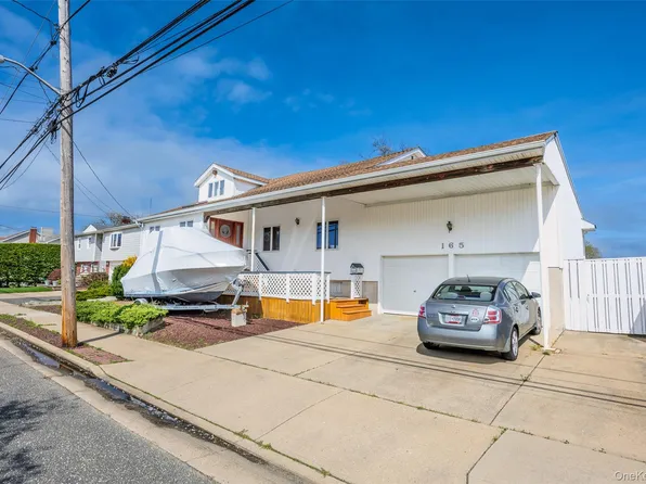 165 Gordon Place, Freeport, NY 11520