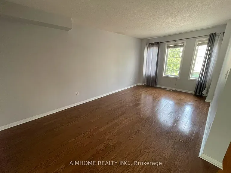 80 Acorn Pl #112 — Photo 2