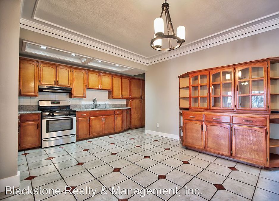 1st image of 2824 1/2 S La Salle Ave