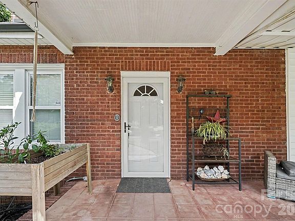 5th image of 89 Hillcrest Ave SE