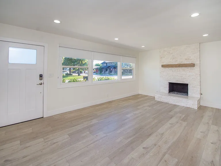 2253 Elden Ave — Photo 6