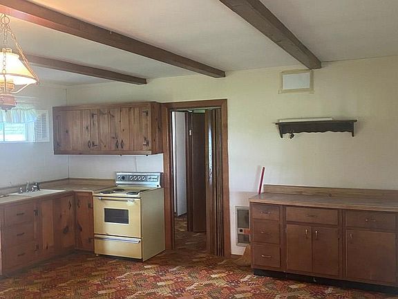 5th image of 405 Meadows Ln