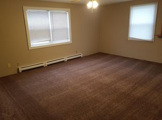 907 S Mill St APT 3, Decorah, IA 52101