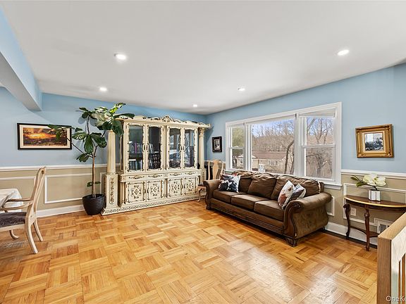 4th image of 11 Castle Drive