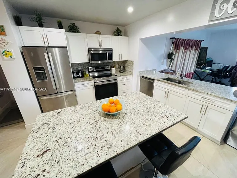 721 SW 69th Ave — Photo 3