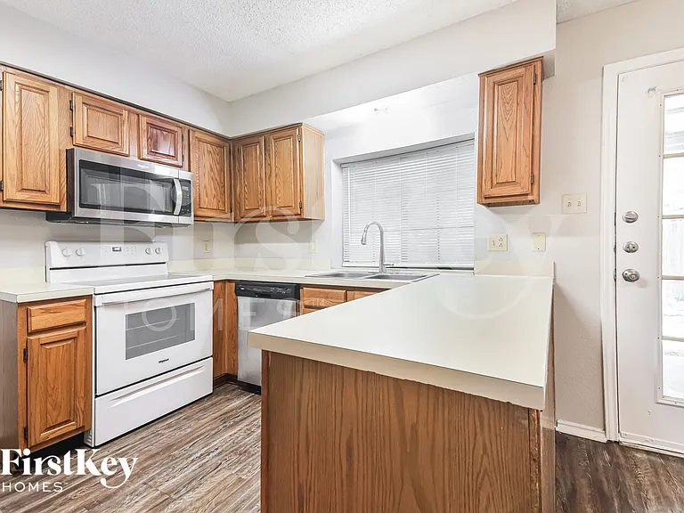 1403 Bradford Pl — Photo 8