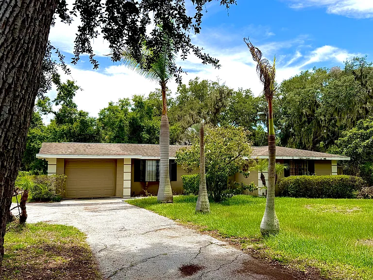 11007 Riverview Dr — Photo 2