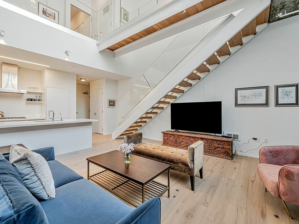 1st image of 450 Hayes St #Townhouse 2