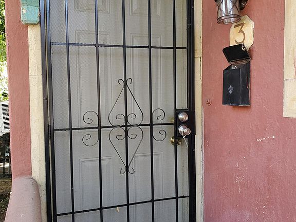 2nd image of 1030 N Raymond Ave APT 3