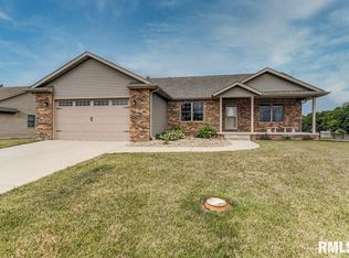 605 Parkview Dr, Rochester, IL 62563