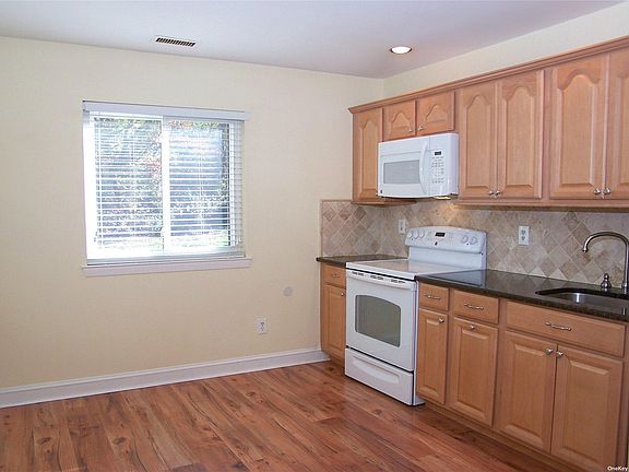 5th image of 9 Woodmont Ct #9