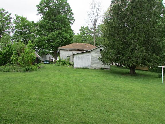 3rd image of 211 S Oak St