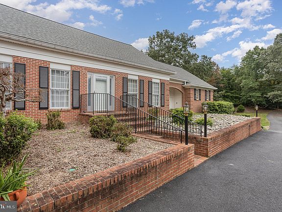 3rd image of 76 Rollinswood Ln