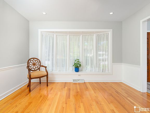 5th image of 119 W Noyes St