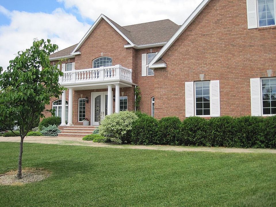 1st image of 4732 River Oaks Cir