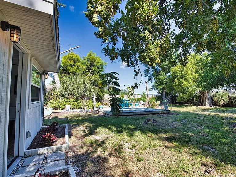 650 Edwards St — Photo 39