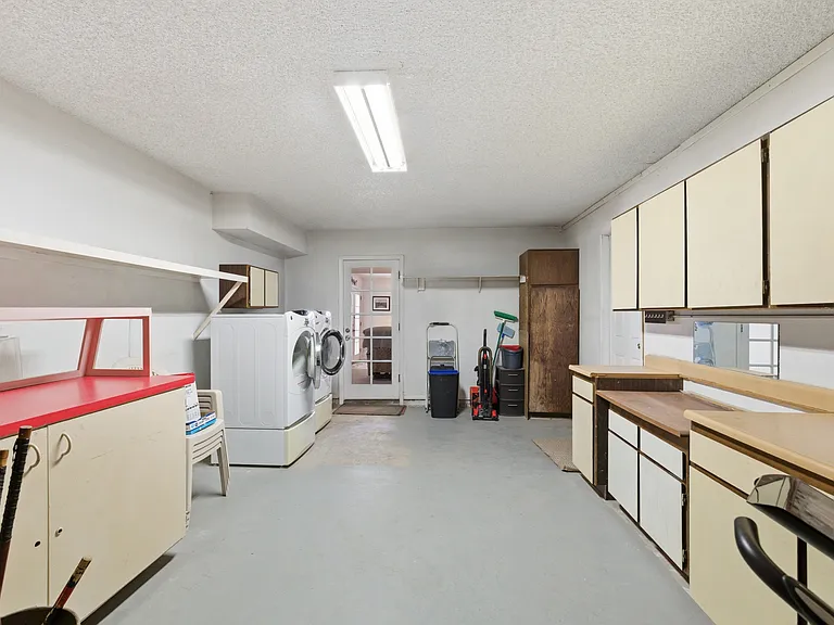 1301 W Montoya Ln — Photo 28