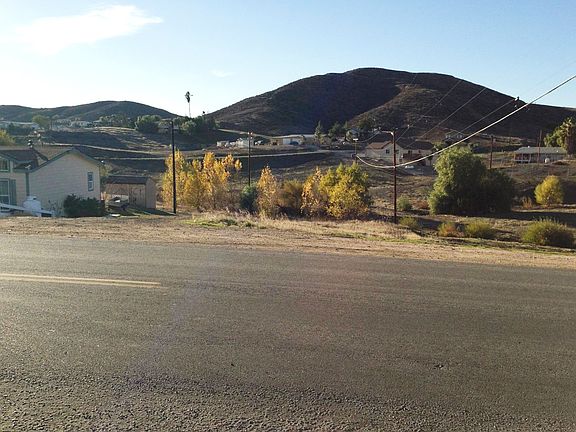 3rd image of 28415 Mountain View Pl
