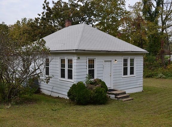 2nd image of 221 Cambridge St