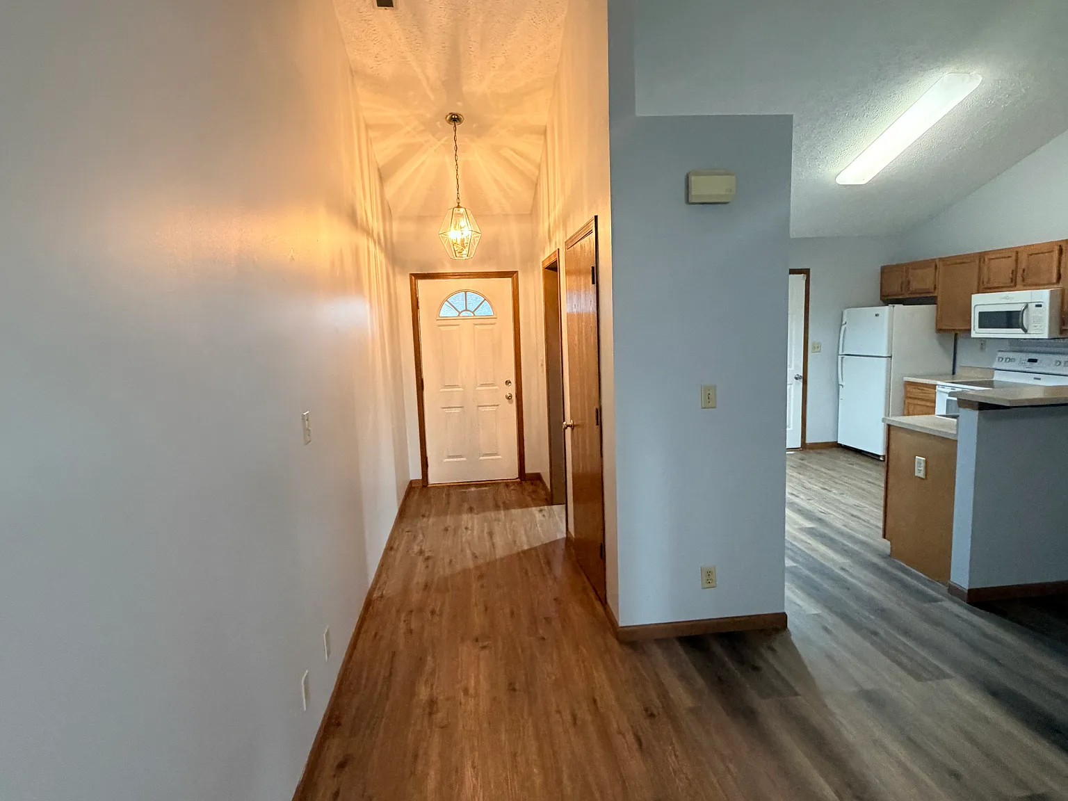 2 bed, 1200 sqft, $1,400 — Photo 4