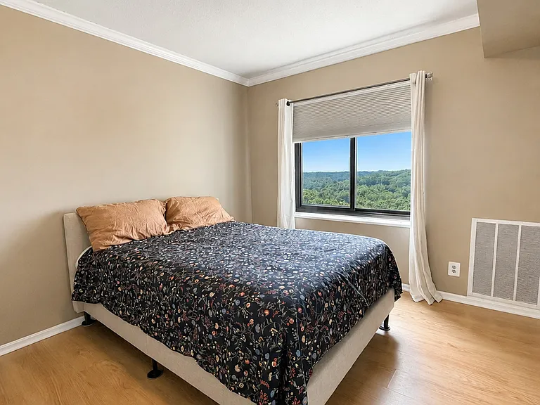 307 Yoakum Pkwy #1404 — Photo 9