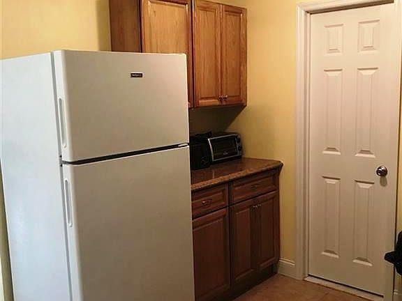 4th image of 63 E Kenoza Pl