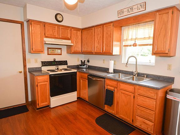 4th image of 2942 Foxhound Dr