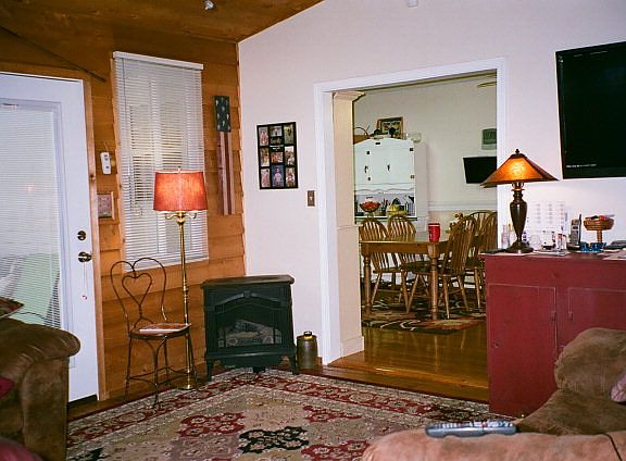 4th image of 157 Claremont Cir