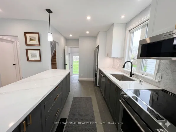 9 Admiral Rd, Saint Catharines, ON L2P 1G4