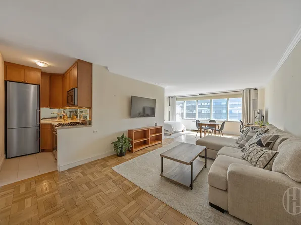 69 5th Avenue image 1 of 10