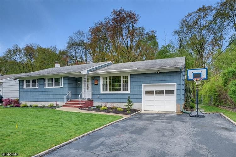 1st image of 81 Carteret St