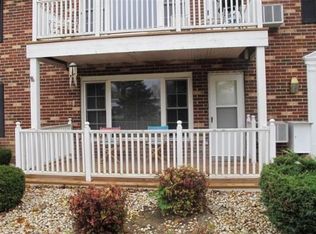 516 Laurel Lake Rd, Thiensville, WI 53092