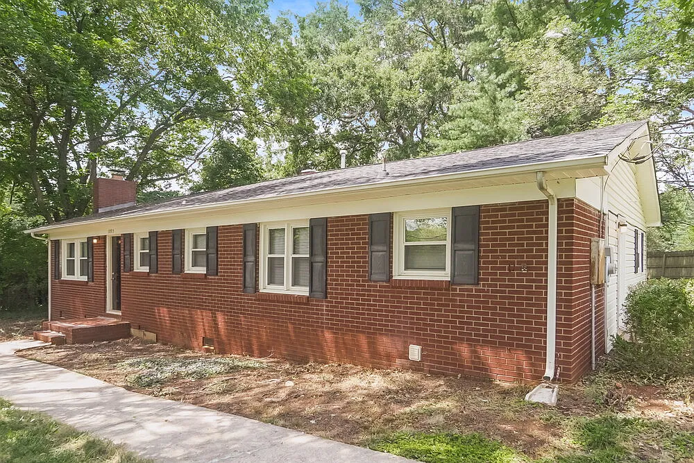 3 bed, 1.5 bath, 1484 sqft, $1,740 — Photo 3