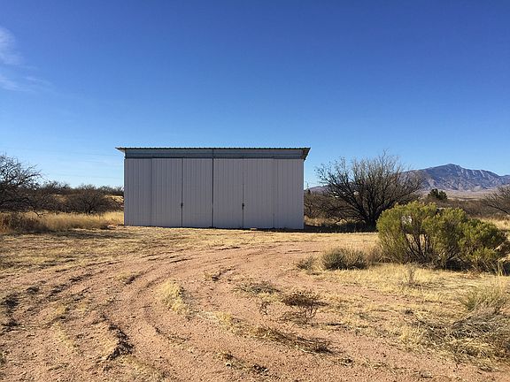 24' x 36' metal building