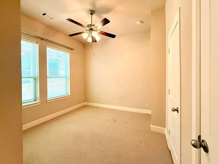 6704 Castillo St — Photo 28