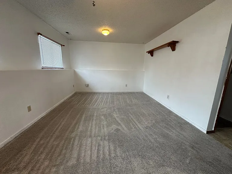 102 Comanche Ct — Photo 11