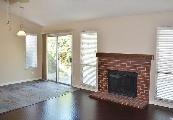 3rd image of 5007 Strasbourg Way