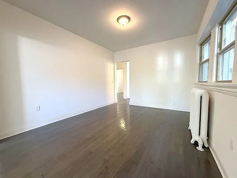 Richland Apartments on Bartlett — Photo 14