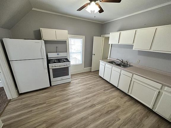 2nd image of 917 McKinley St APT 2