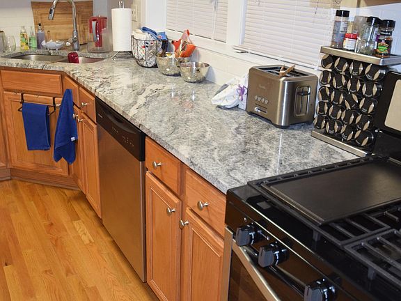 5th image of 2034 W Farragut Ave APT 1