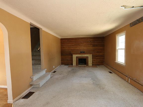 2nd image of 310 W 8th Ave