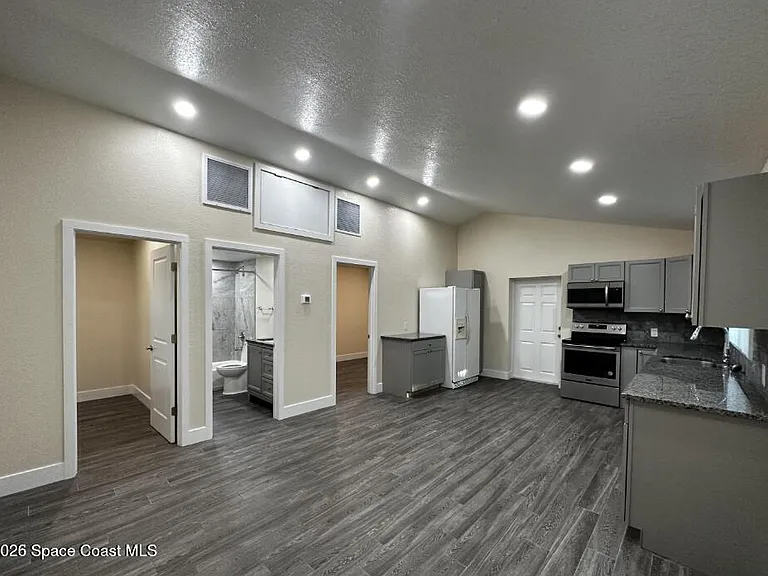 1153 Carlton Dr #A — Photo 3