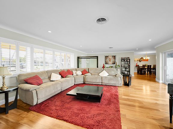 5th image of 2401 SE 8th Court