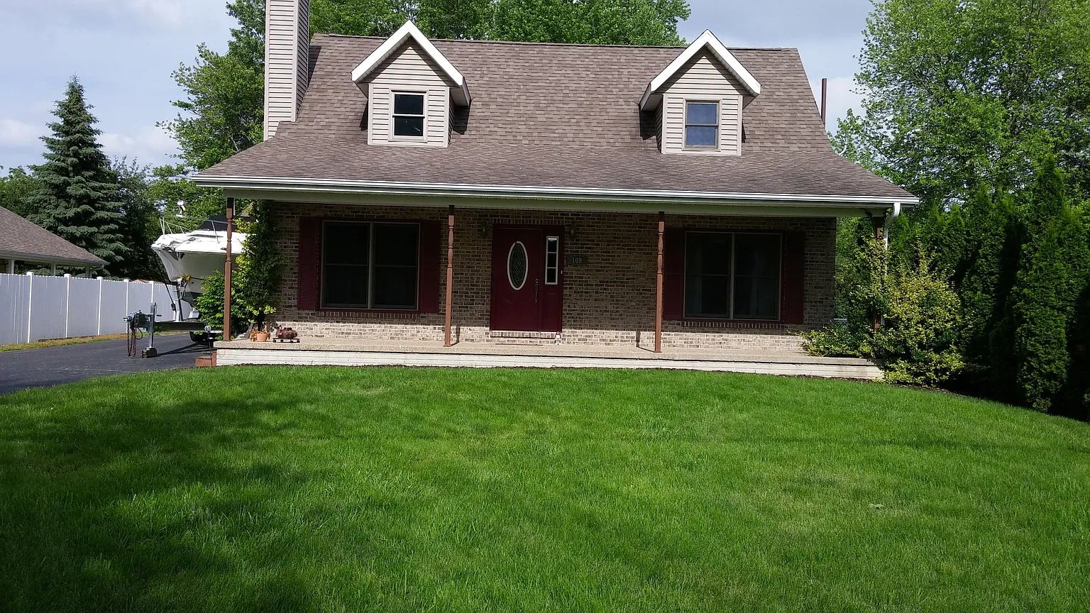 109 Lakewood Ave photo 1